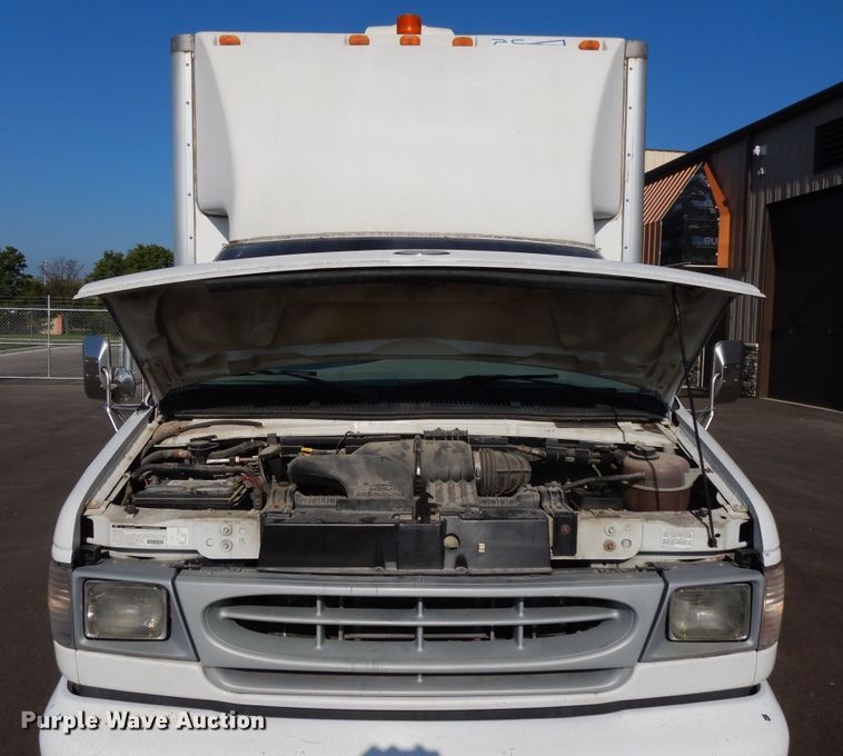 image for item DF5303 2002 Ford E450  box truck