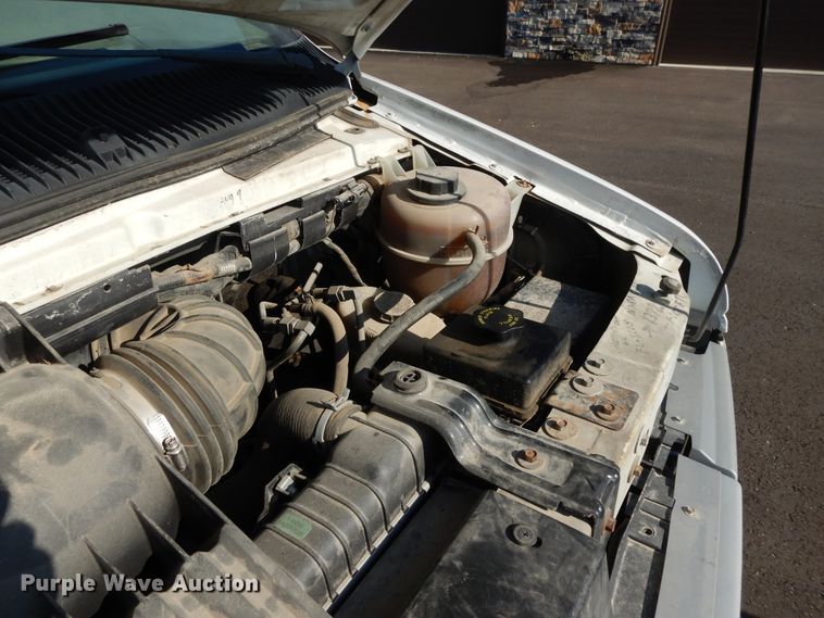 image for item DF5303 2002 Ford E450  box truck