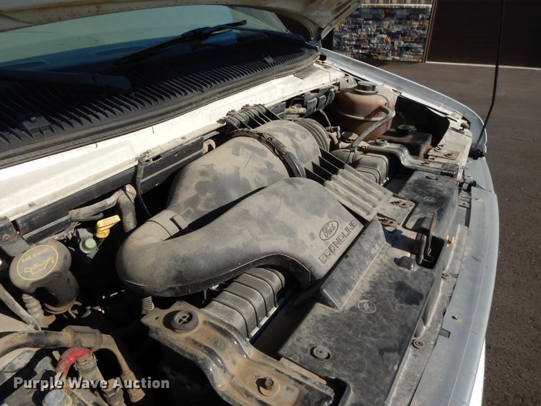 image for item DF5303 2002 Ford E450  box truck