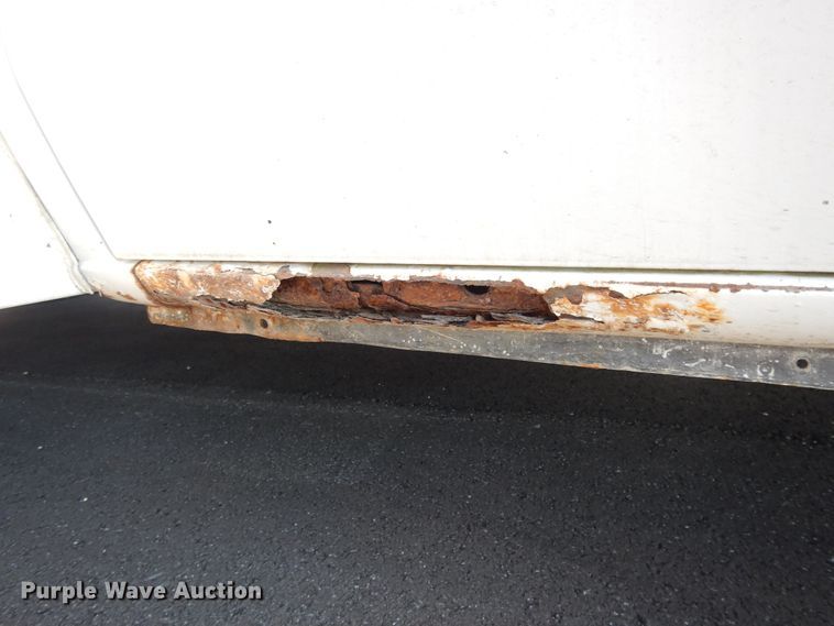 image for item DF5303 2002 Ford E450  box truck