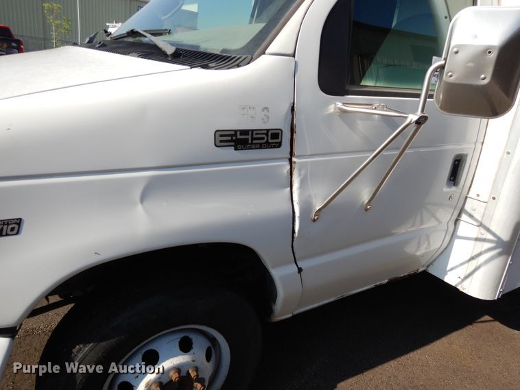 image for item DF5303 2002 Ford E450  box truck