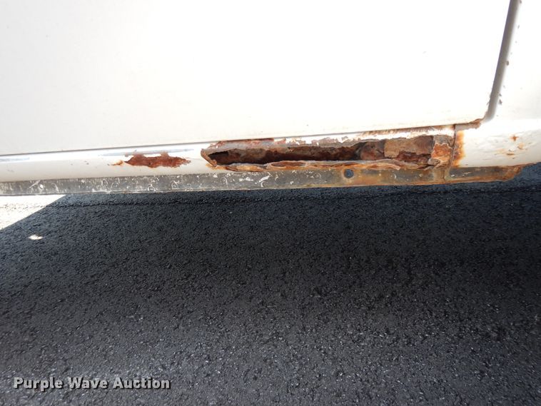 image for item DF5303 2002 Ford E450  box truck