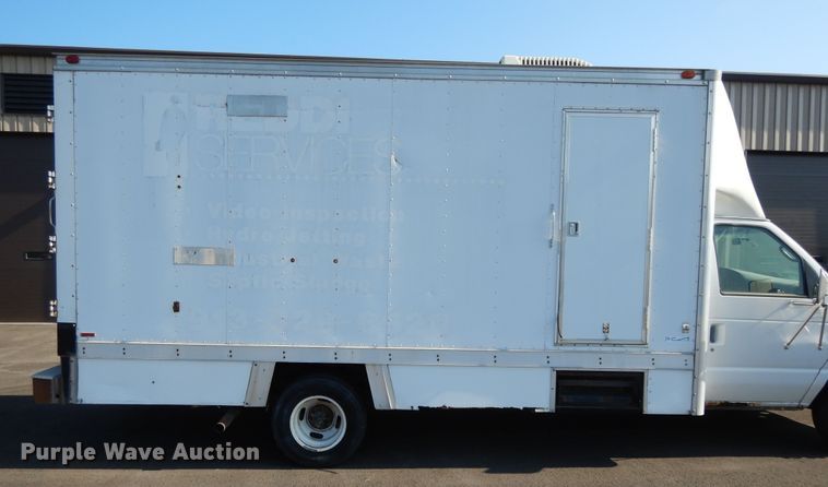 image for item DF5303 2002 Ford E450  box truck