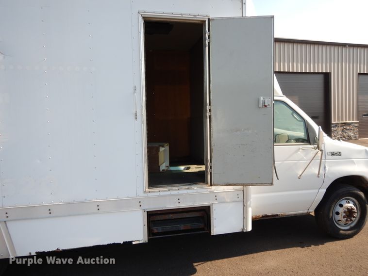 image for item DF5303 2002 Ford E450  box truck