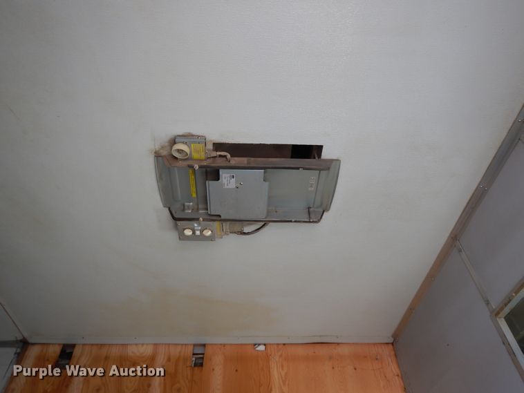 image for item DF5303 2002 Ford E450  box truck