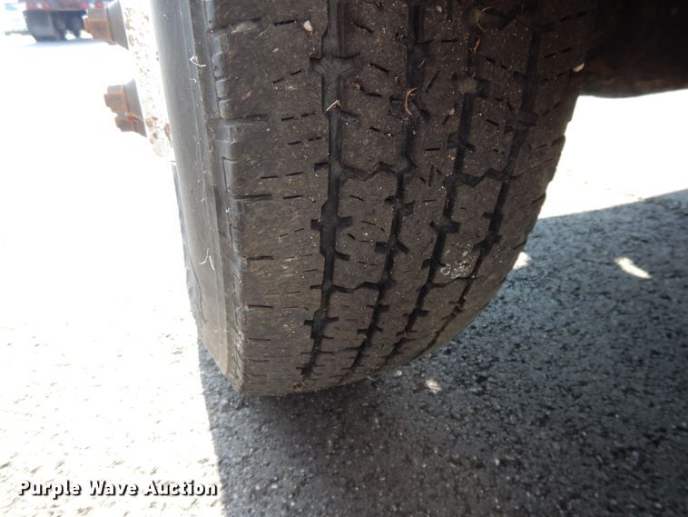 image for item DF5303 2002 Ford E450  box truck