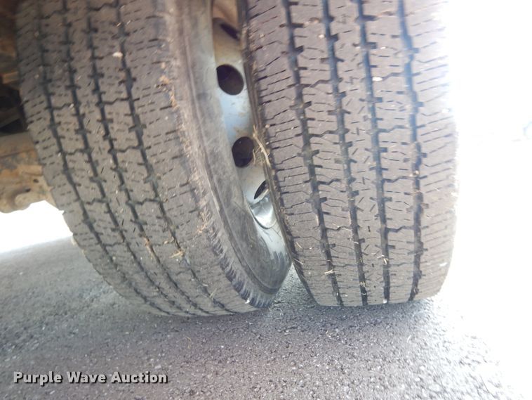 image for item DF5303 2002 Ford E450  box truck