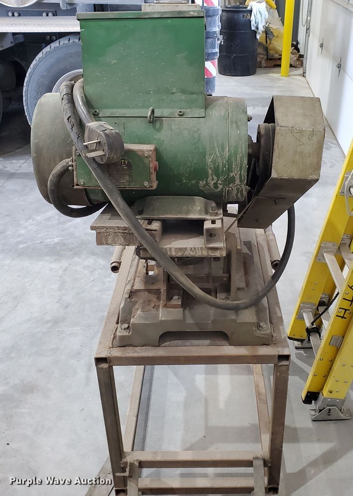 image for item DF5625 Chop saw