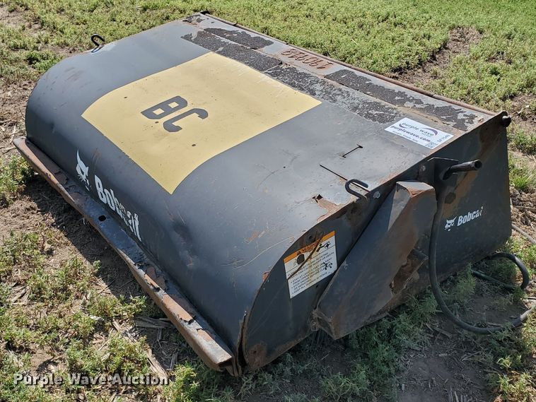 image for item DF7549 2007 Bobcat 72 sweeper