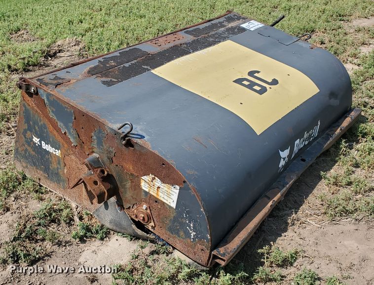 image for item DF7549 2007 Bobcat 72 sweeper