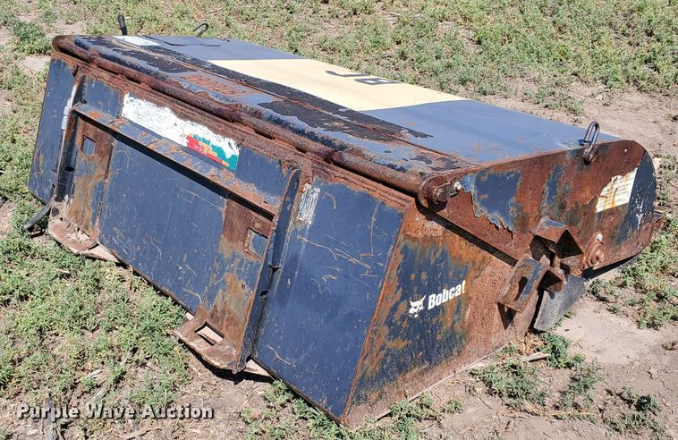 image for item DF7549 2007 Bobcat 72 sweeper