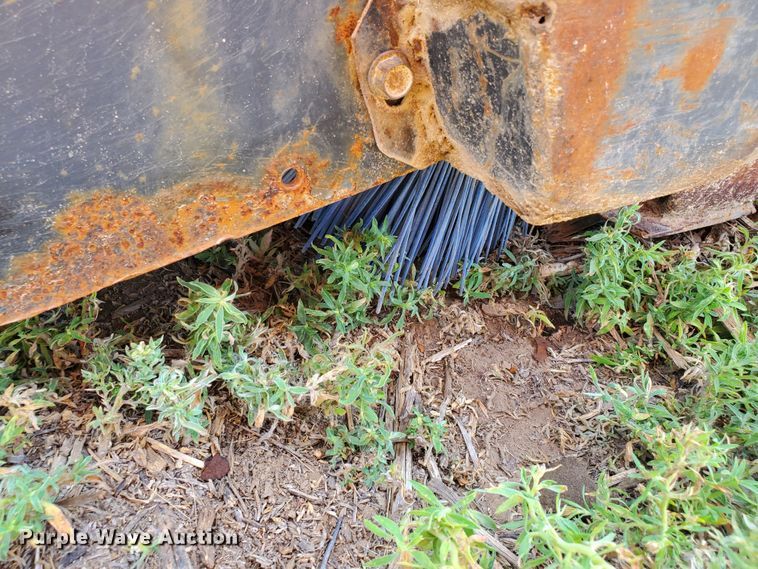 image for item DF7549 2007 Bobcat 72 sweeper