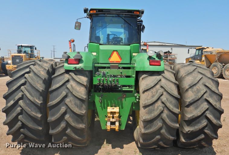 image for item DG1455 2006 John Deere 9520  Scraper Special 4WD tractor