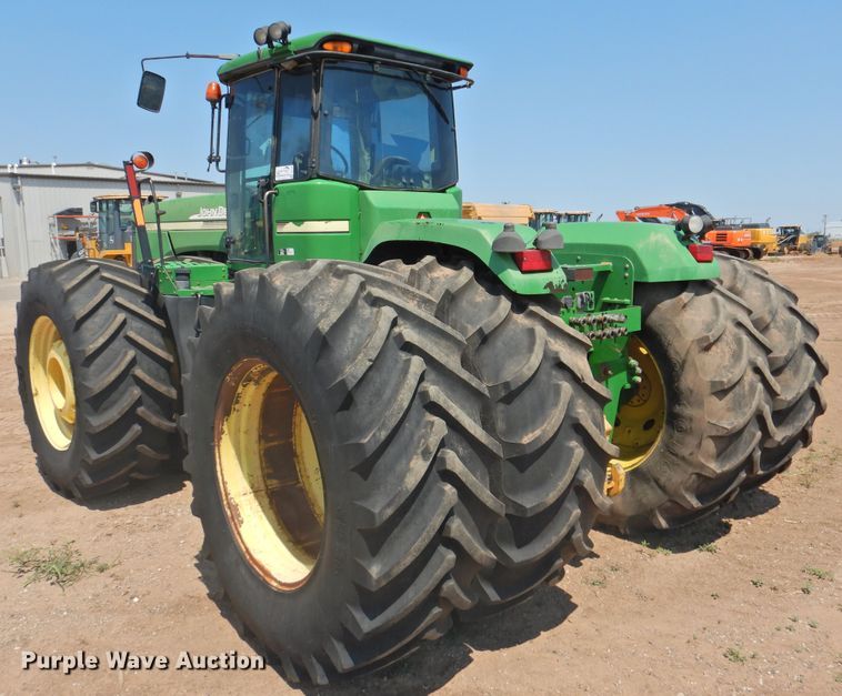 image for item DG1455 2006 John Deere 9520  Scraper Special 4WD tractor