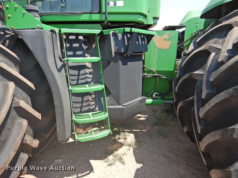 image for item DG1455 2006 John Deere 9520  Scraper Special 4WD tractor