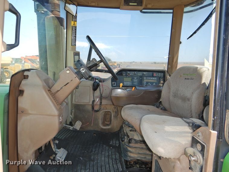 image for item DG1455 2006 John Deere 9520  Scraper Special 4WD tractor