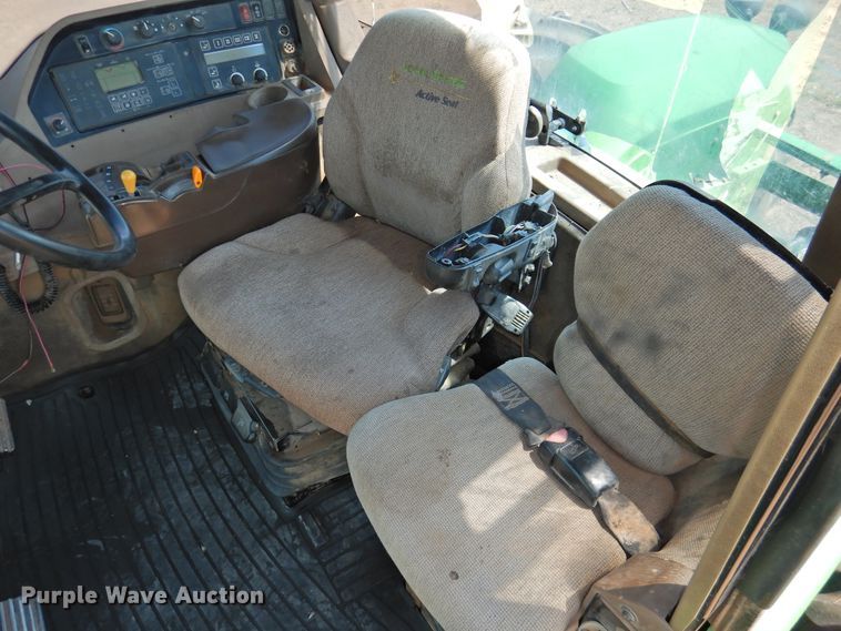 image for item DG1455 2006 John Deere 9520  Scraper Special 4WD tractor