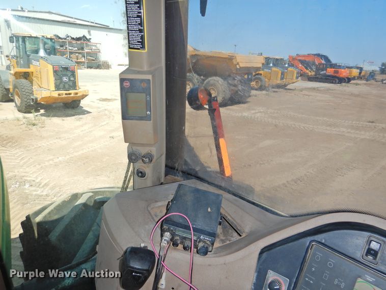 image for item DG1455 2006 John Deere 9520  Scraper Special 4WD tractor