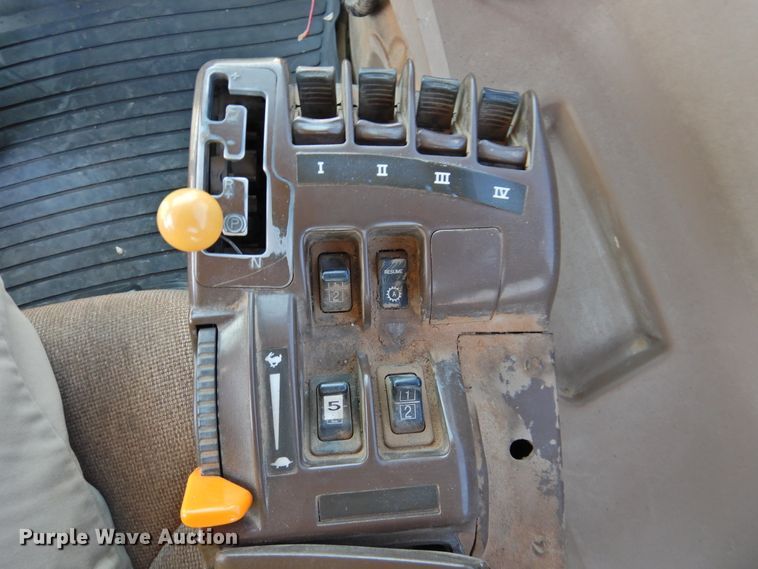 image for item DG1455 2006 John Deere 9520  Scraper Special 4WD tractor