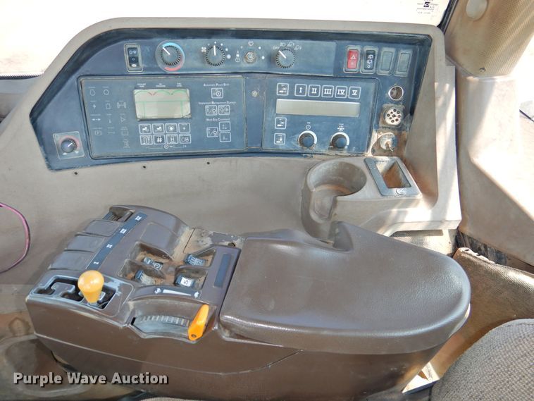 image for item DG1455 2006 John Deere 9520  Scraper Special 4WD tractor