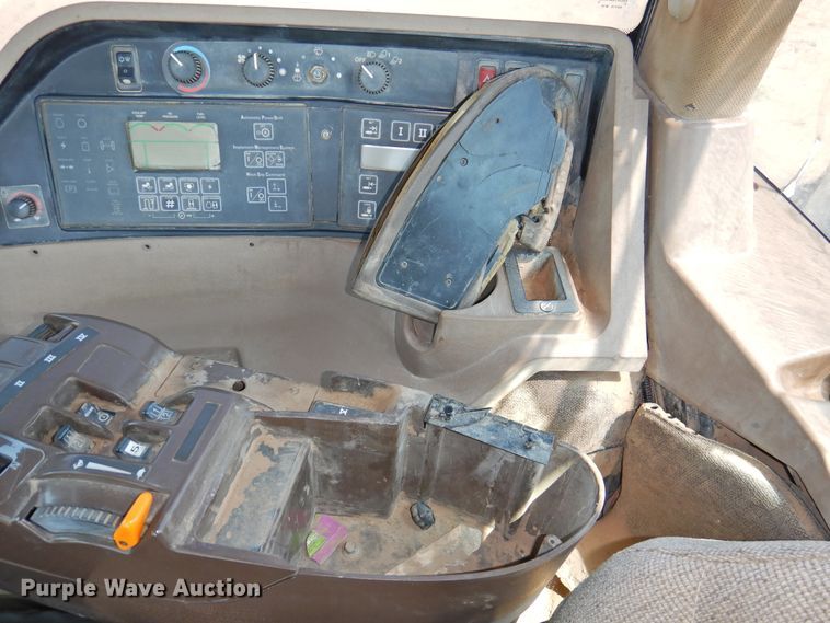 image for item DG1455 2006 John Deere 9520  Scraper Special 4WD tractor