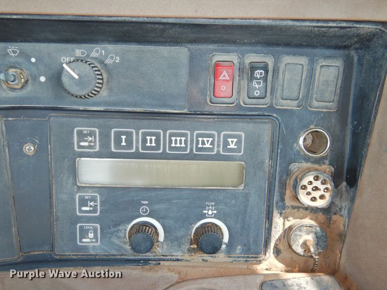 image for item DG1455 2006 John Deere 9520  Scraper Special 4WD tractor