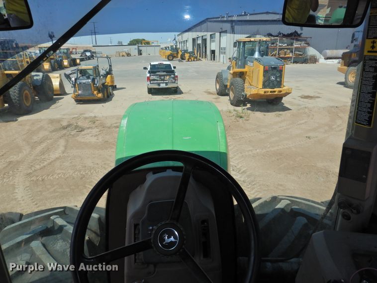 image for item DG1455 2006 John Deere 9520  Scraper Special 4WD tractor