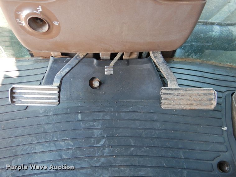 image for item DG1455 2006 John Deere 9520  Scraper Special 4WD tractor