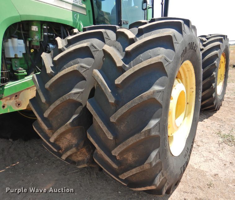 image for item DG1455 2006 John Deere 9520  Scraper Special 4WD tractor