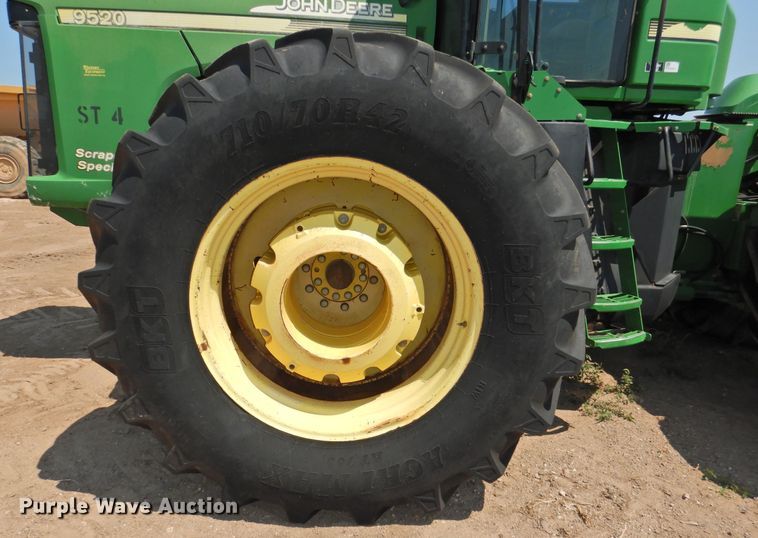 image for item DG1455 2006 John Deere 9520  Scraper Special 4WD tractor