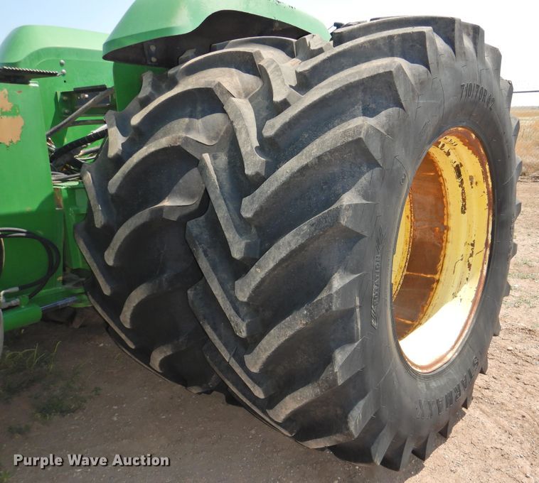 image for item DG1455 2006 John Deere 9520  Scraper Special 4WD tractor