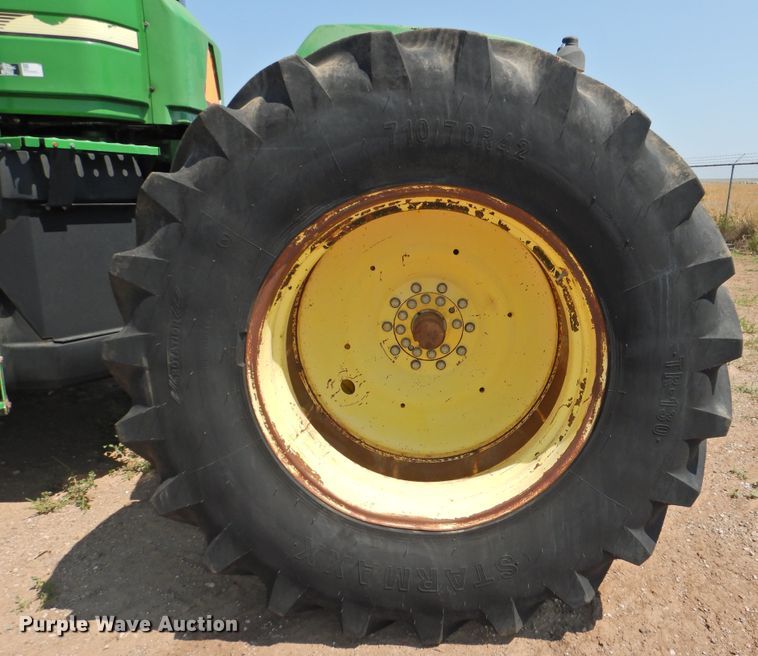 image for item DG1455 2006 John Deere 9520  Scraper Special 4WD tractor