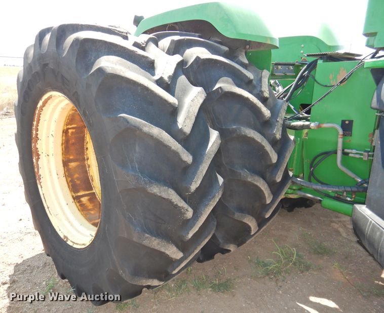 image for item DG1455 2006 John Deere 9520  Scraper Special 4WD tractor