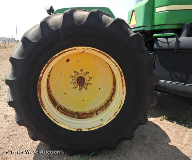 image for item DG1455 2006 John Deere 9520  Scraper Special 4WD tractor