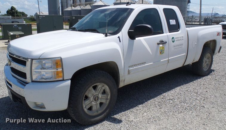 image for item DG2014 2011 Chevrolet Silverado 1500  Ext. Cab pickup truck