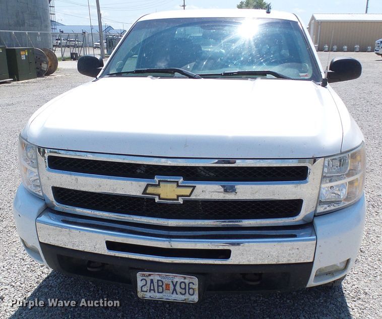 image for item DG2014 2011 Chevrolet Silverado 1500  Ext. Cab pickup truck