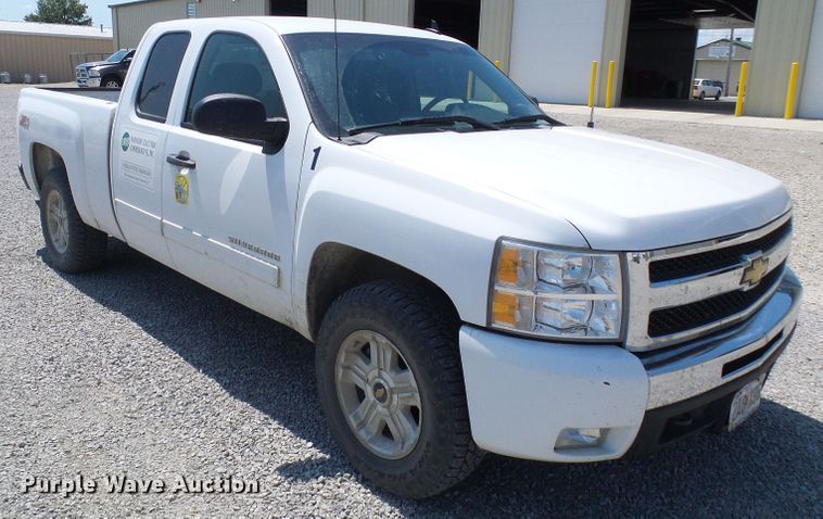 image for item DG2014 2011 Chevrolet Silverado 1500  Ext. Cab pickup truck