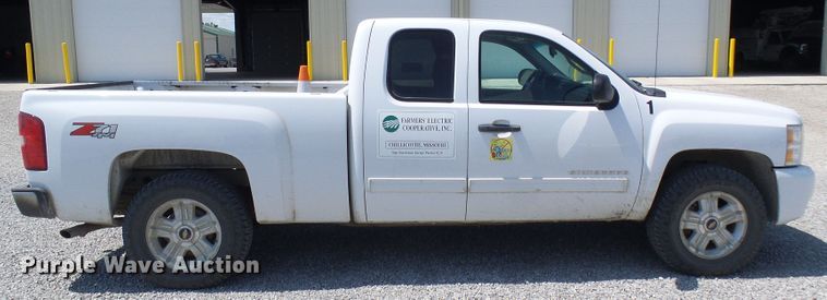 image for item DG2014 2011 Chevrolet Silverado 1500  Ext. Cab pickup truck