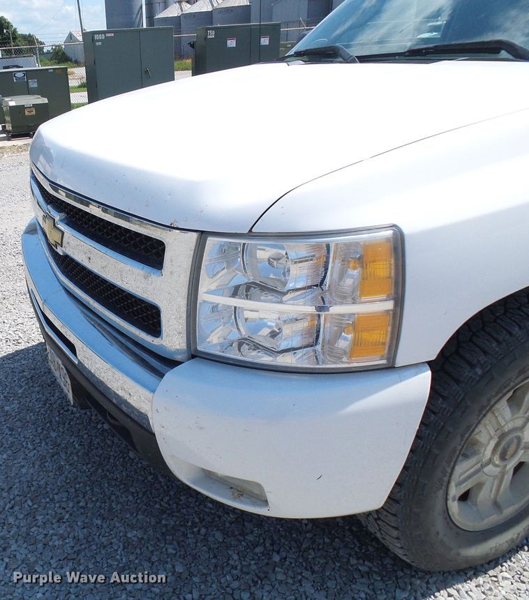 image for item DG2014 2011 Chevrolet Silverado 1500  Ext. Cab pickup truck