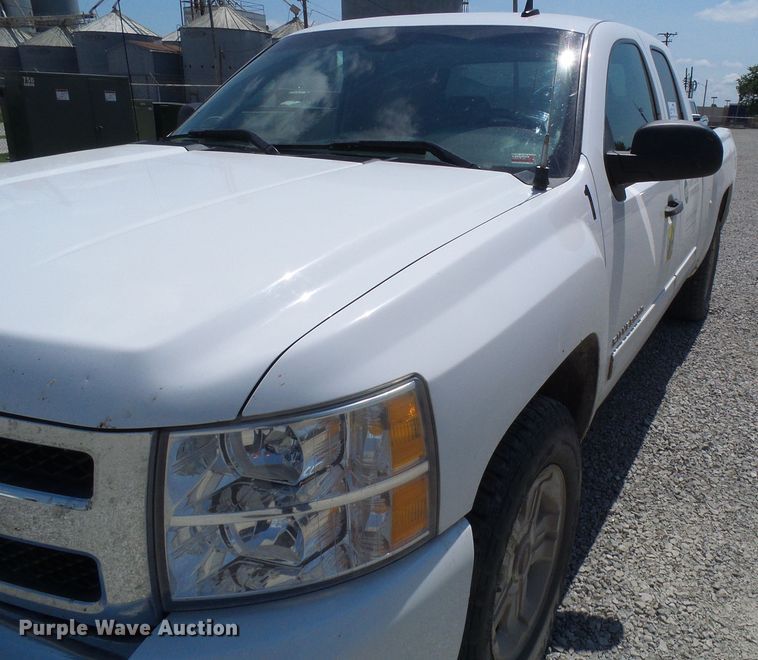 image for item DG2014 2011 Chevrolet Silverado 1500  Ext. Cab pickup truck