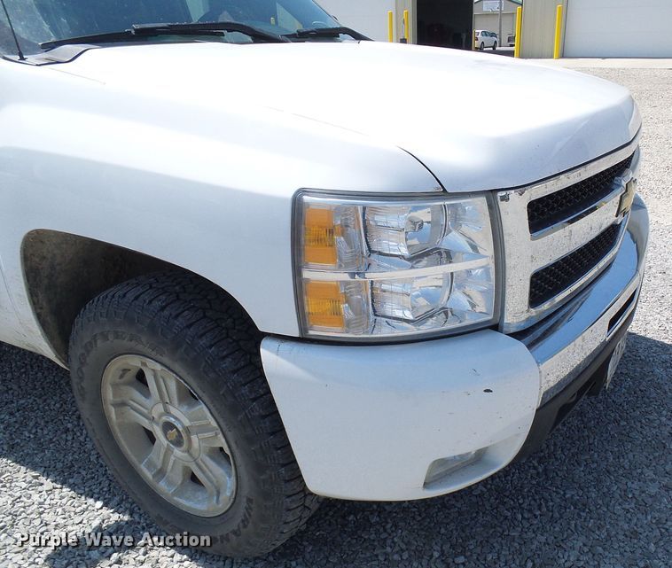 image for item DG2014 2011 Chevrolet Silverado 1500  Ext. Cab pickup truck