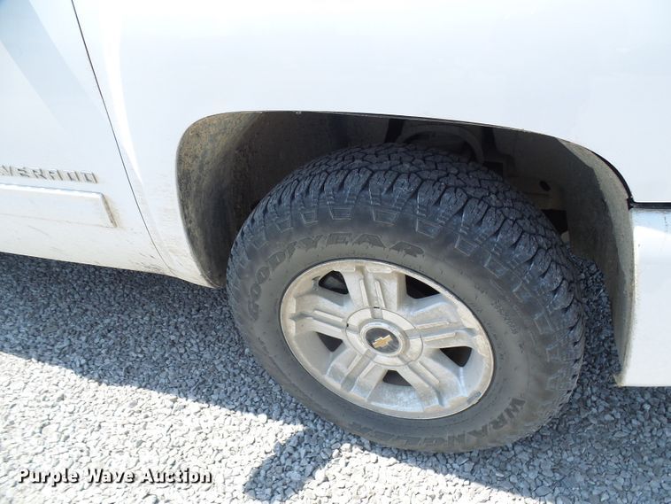 image for item DG2014 2011 Chevrolet Silverado 1500  Ext. Cab pickup truck