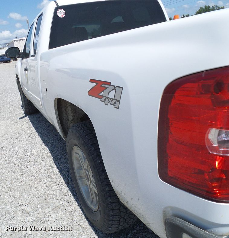 image for item DG2014 2011 Chevrolet Silverado 1500  Ext. Cab pickup truck