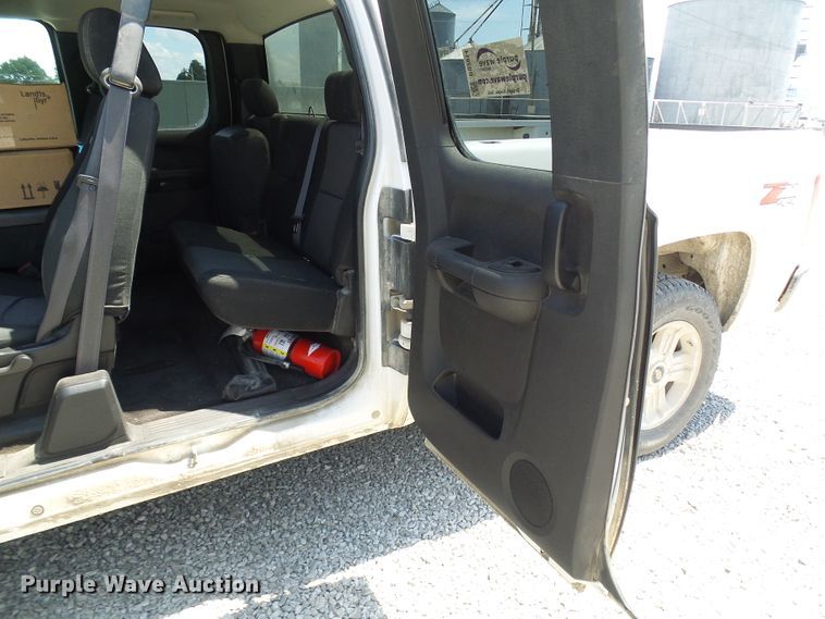 image for item DG2014 2011 Chevrolet Silverado 1500  Ext. Cab pickup truck