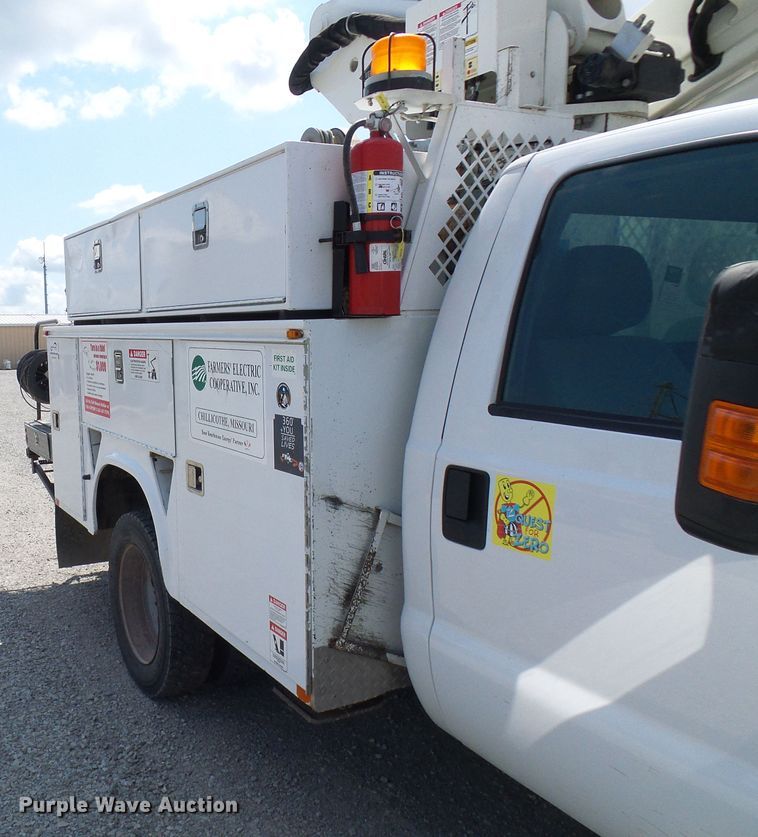 image for item DG2015 2011 Ford F550 Super Duty  bucket truck