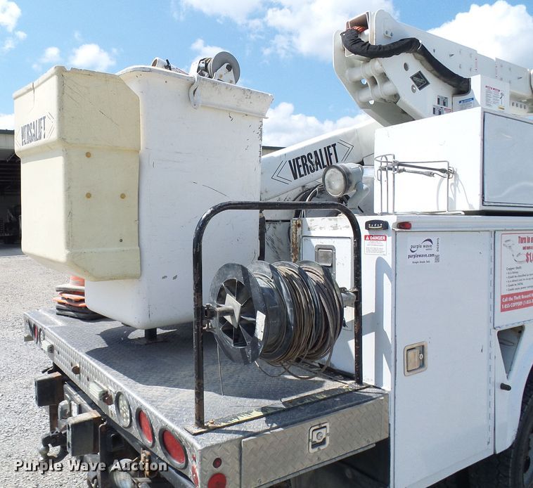 image for item DG2015 2011 Ford F550 Super Duty  bucket truck