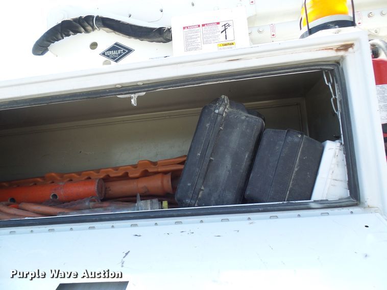 image for item DG2015 2011 Ford F550 Super Duty  bucket truck