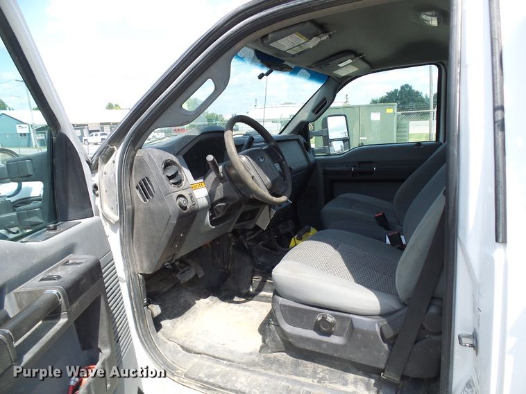 image for item DG2015 2011 Ford F550 Super Duty  bucket truck