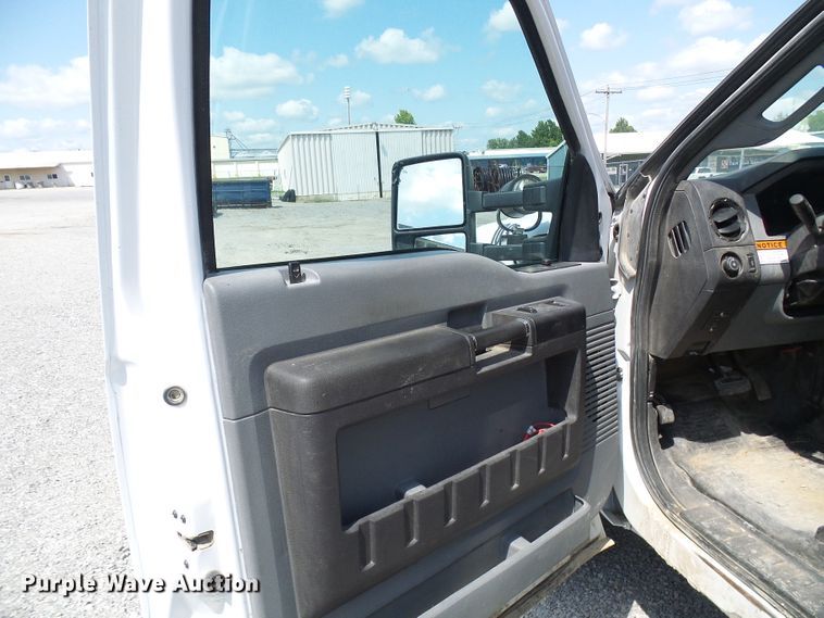 image for item DG2015 2011 Ford F550 Super Duty  bucket truck