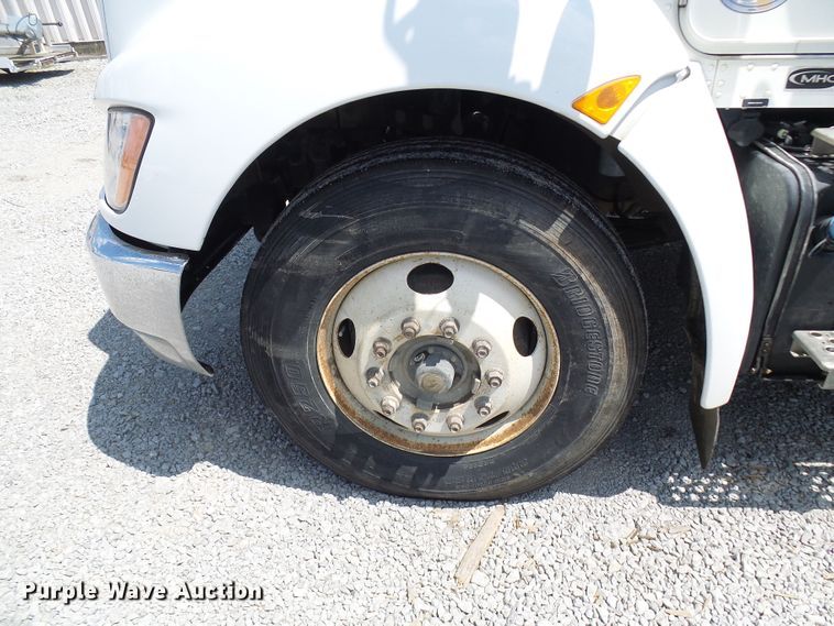 image for item DG2016 2011 Kenworth T370  utility truck